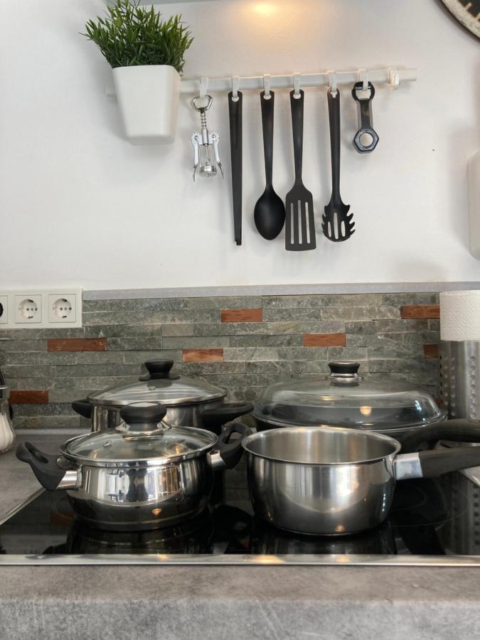 Living At Saarpartments - Adultsonly - Business & Holiday Homes With Kitchen For Long- And Short Term Stay, 3 Min To St Johanner Markt And Points Of Interest Saarbrücken Kültér fotó